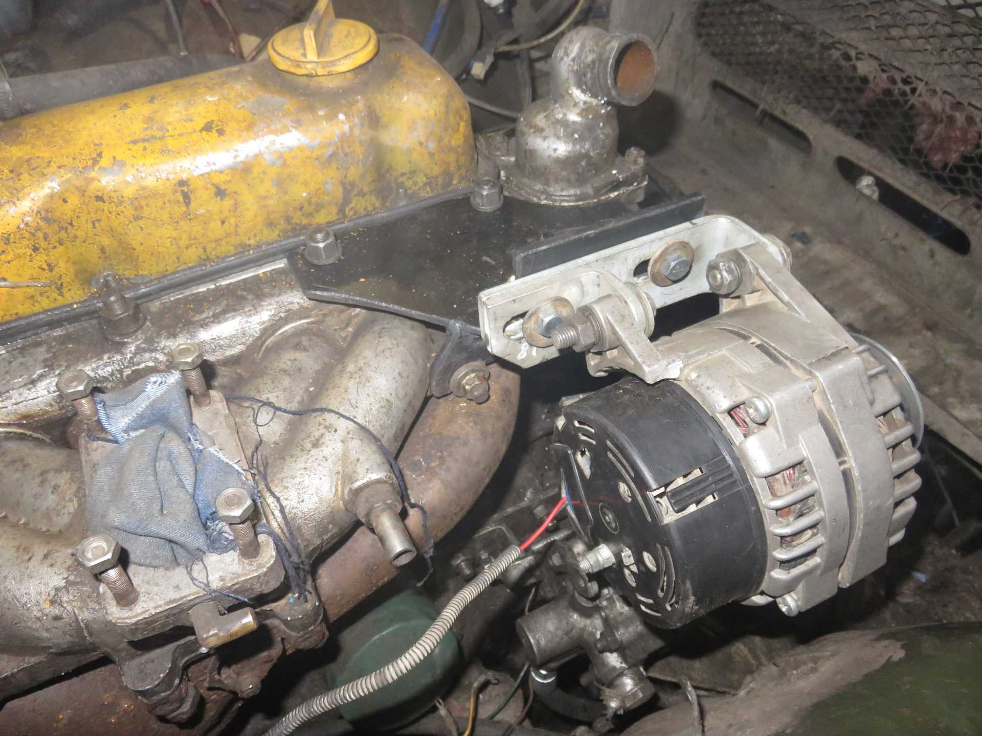 уАЗ 31519  Снятие и установка генератора на автомобилях с бензиновым двигателем  Хантер У нас есть все фото и схемы необходимые для ремонта Полный мануал по ремонту и обслуживанию авто