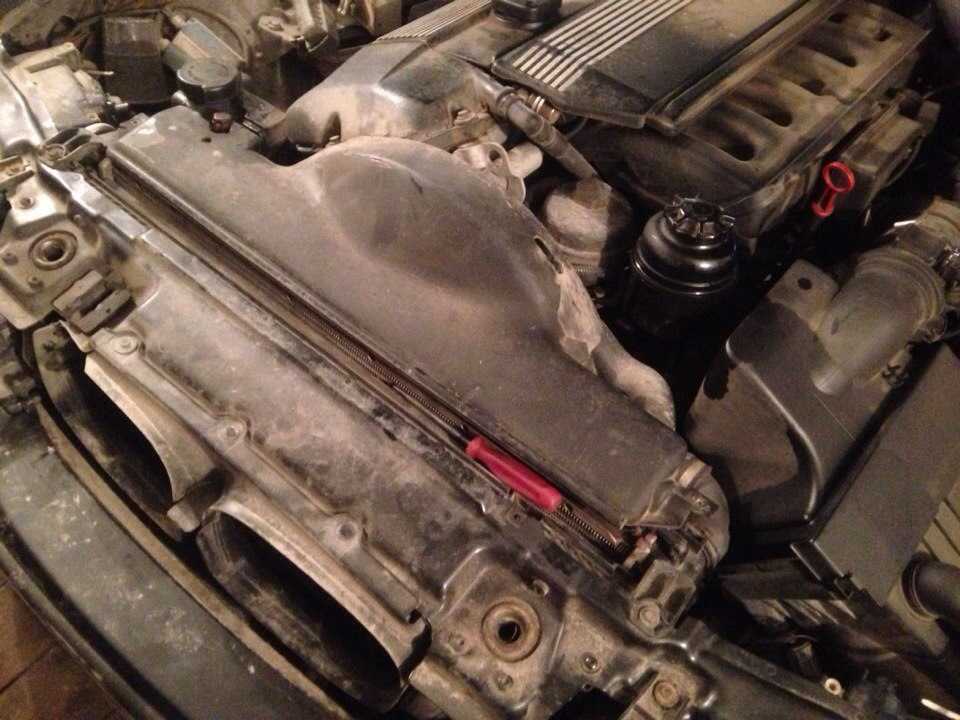БМВ 5 : Проверка и замена щеток генератора и регулятора напряжения BMW 5 E39 У нас есть все фото и схемы необходимые для ремонта Полный мануал по ремонту и обслуживанию авто