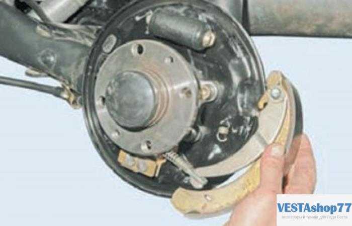 Ремонт ваз 2170 (приора) : снятие и установка рабочего цилиндра переднего тормозного механизма