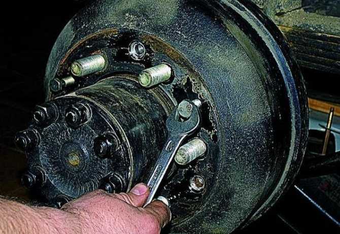 Ремонт газ 2705 (газель) замена колодок тормозных механизмов передних колес