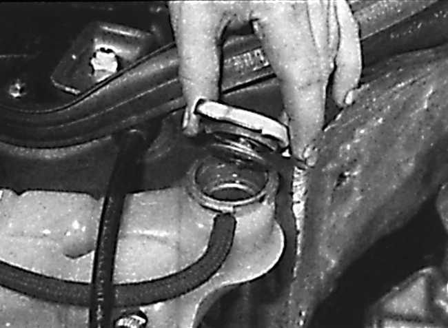 Руководство по ремонту mercedes-benz w124 (мерседес бенц 124) 1985-1995 г.в. 23.22 вакуумный насос на моделях с дизельными двигателями