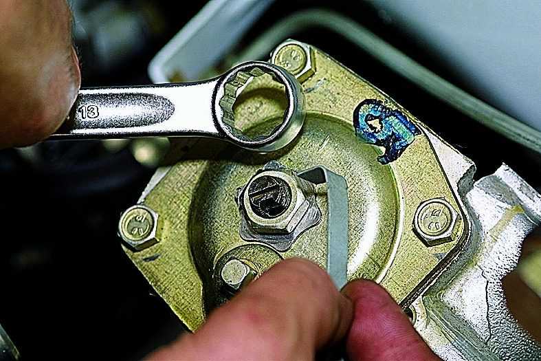 Шевроле Нива : Осмотр и проверка рулевого управления на автомобиле Chevrolet Niva У нас есть все фото и схемы необходимые для ремонта Полный мануал по ремонту и обслуживанию авто