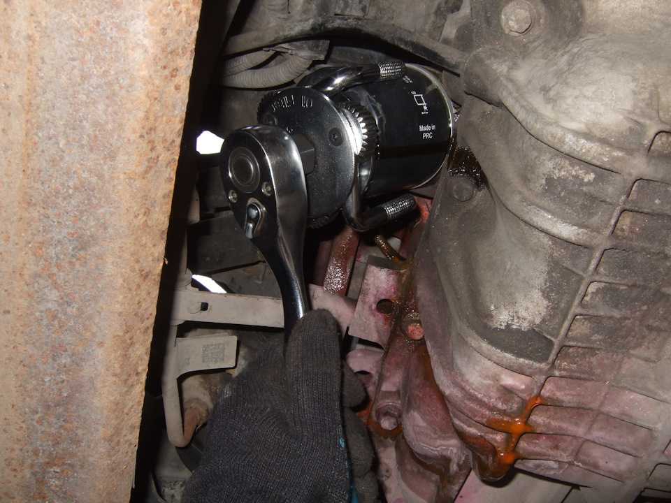 Течет моторное масло из-под фильтра — что делать и почему это происходит? | ford-master.ru