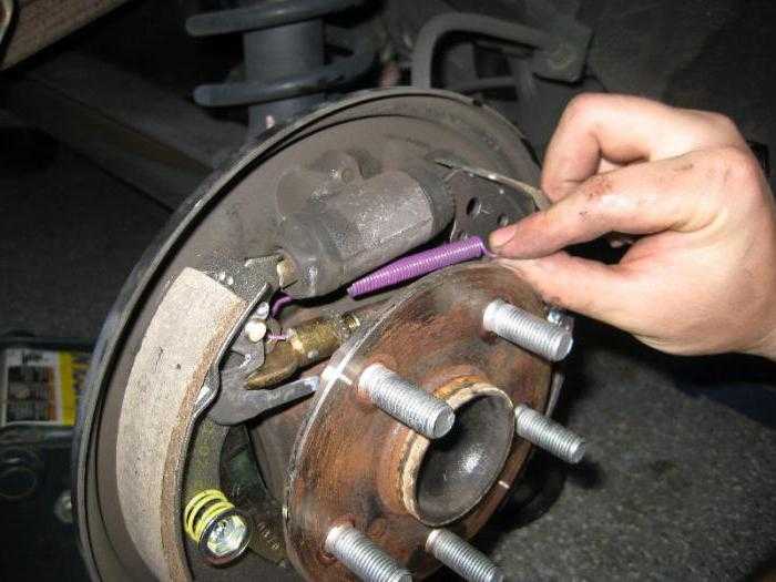 Ремонт ваз 2106 (жигули) замена тормозных колодок задних колес