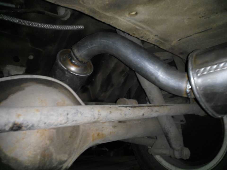 ВАЗ 2106 Жигули : Система выпуска отработавших газов У нас есть все фото и схемы необходимые для ремонта Полный мануал по ремонту и обслуживанию авто