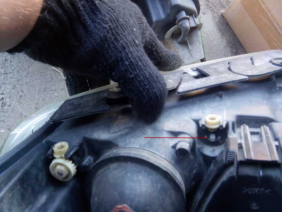 Фольксваген Пассат : Регулировка света фар VW Passat B5 У нас есть все фото и схемы необходимые для ремонта Полный мануал по ремонту и обслуживанию авто