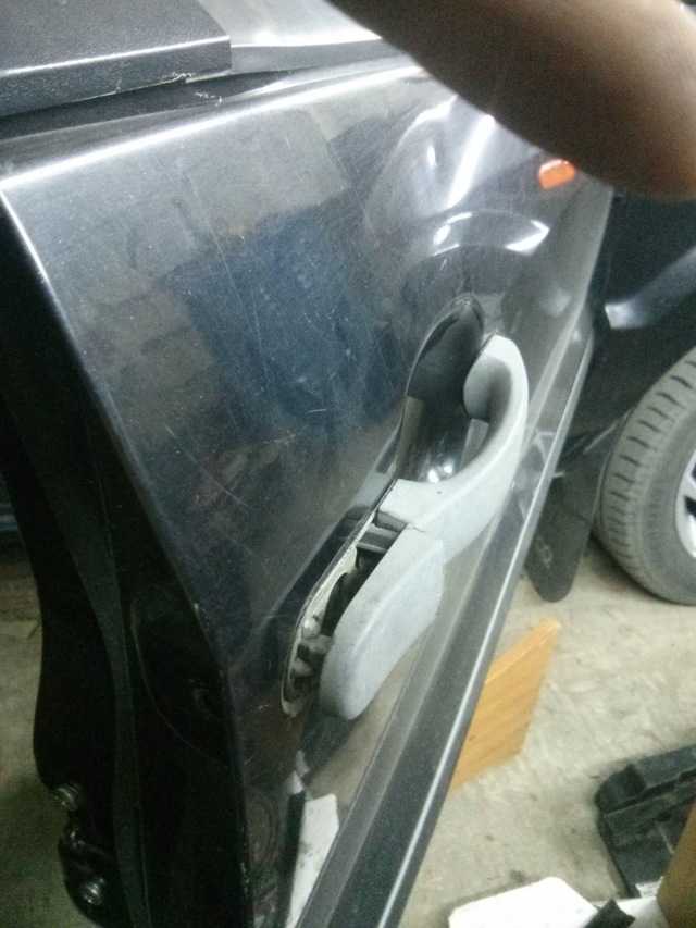 Как отремонтировать дверь на форде фокусе 2 самому?