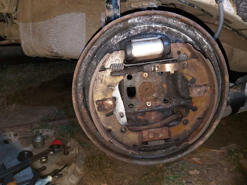 Замена задних колодок форд фокус 2 с дисковыми и барабанными тормозами