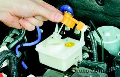 Замена тормозной жидкости в гидроприводах тормозов и выключения сцепления | техническое обслуживание | руководство daewoo