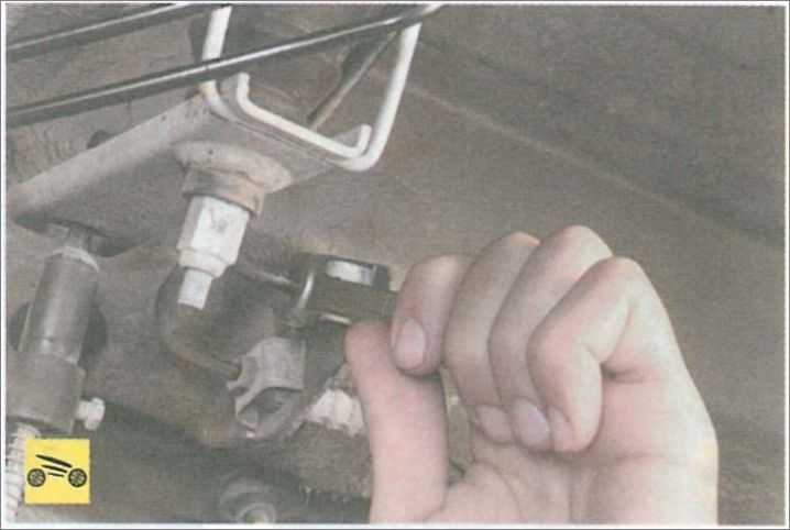 Замена рабочей жидкости в гидроприводе тормозной системы renault logan/sandero | ремонт рено (renault) своими руками