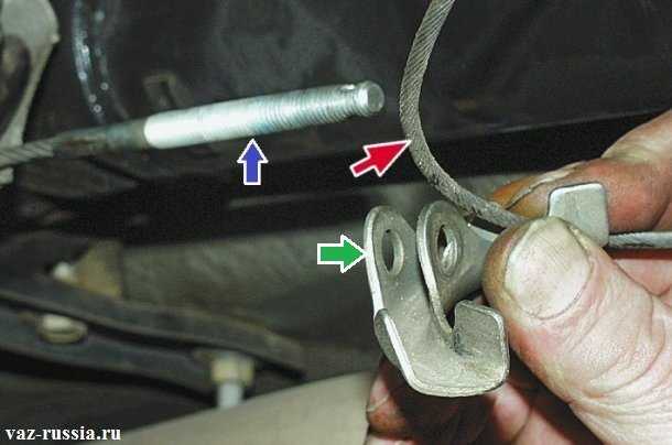 Проверка и регулировка тормозов задних колес и ручного тормоза