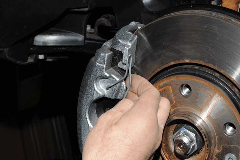 Снятие, капитальный ремонт и установка суппортов дисковых тормозных механизмов задних колес ситроен ксантия с 1993 г.в.