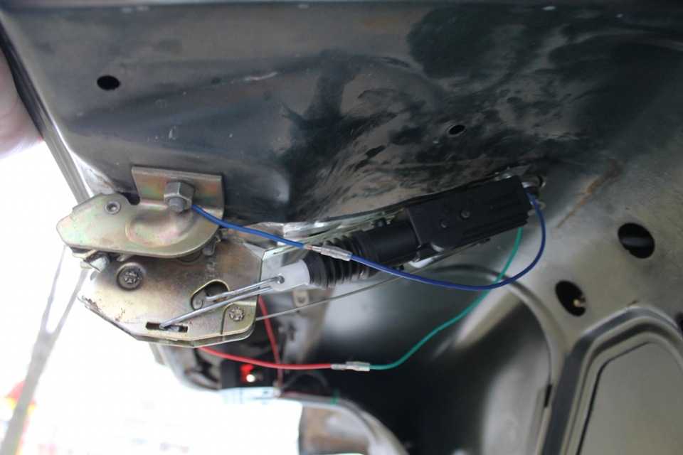 Как открыть багажник на фольксваген пассат б6 без аккумулятора