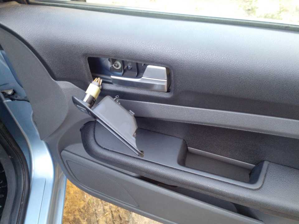 Как снять ручку двери форд фокус 2