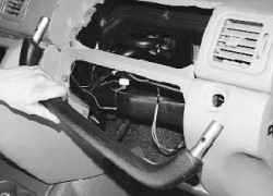 УАЗ 3163 Патриот : Снятие и установка замка передней двери У нас есть все фото и схемы необходимые для ремонта Полный мануал по ремонту и обслуживанию авто