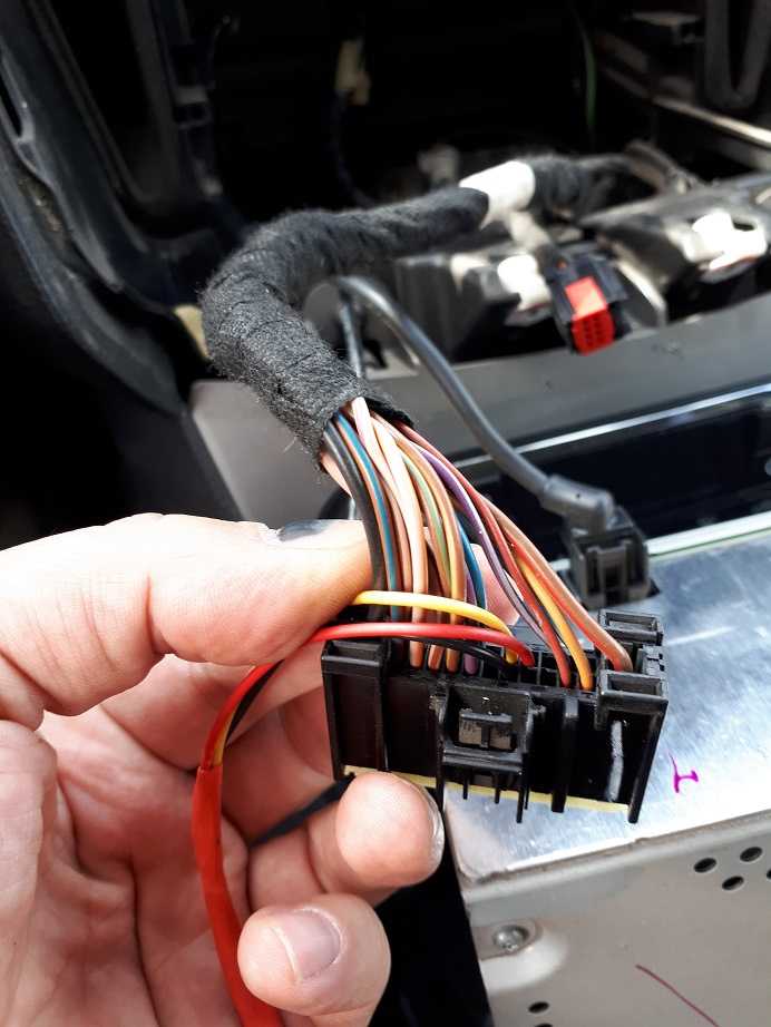 Как снять резистор отопителя на форд фокус 2