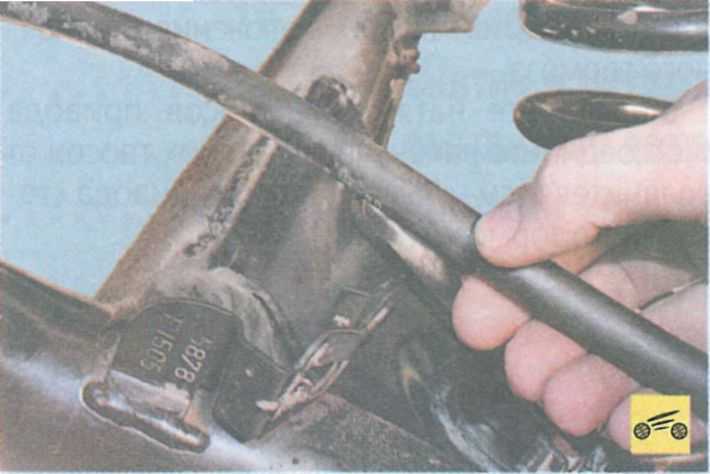 Как отрегулировать ручной тормоз на рено логан